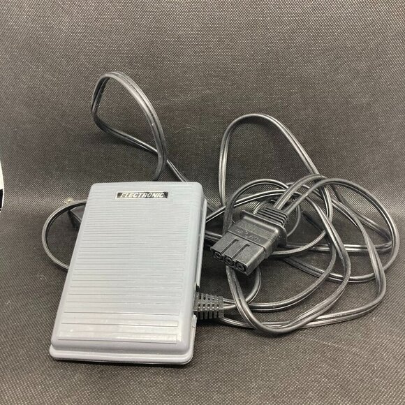 Sewing machine pedal - Picture 1 of 3